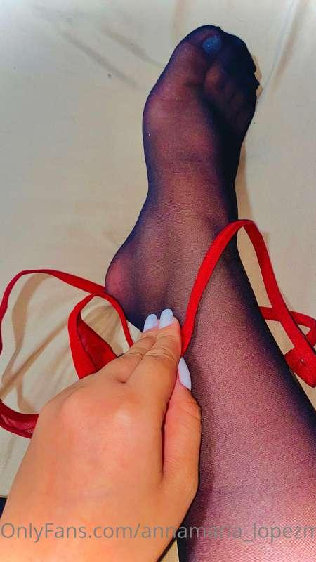 I see red today 🫦💄🔥 I always wear this when I'm Caliente 🔥!!