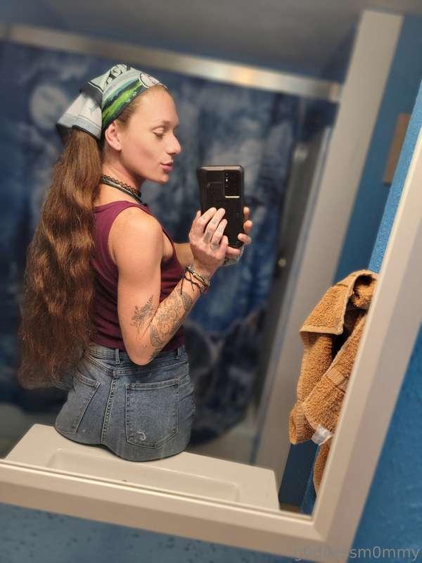 Goodmorning from my little booty 😘 