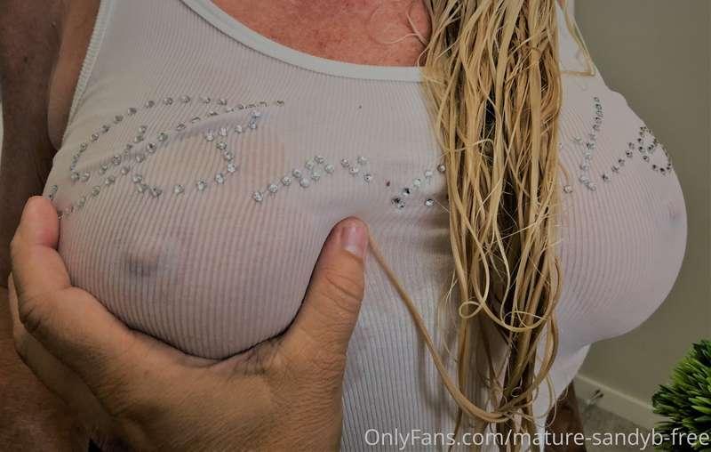 ** WET T SHIRT *** 💦 Get a FREE Video or a PIC collection IF..
