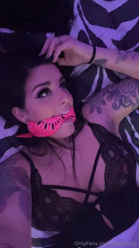 Bound maid in pink patent heels (8 pics) 
