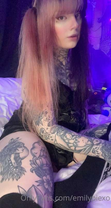 can i be ur goth gf whos packin something extra ;p