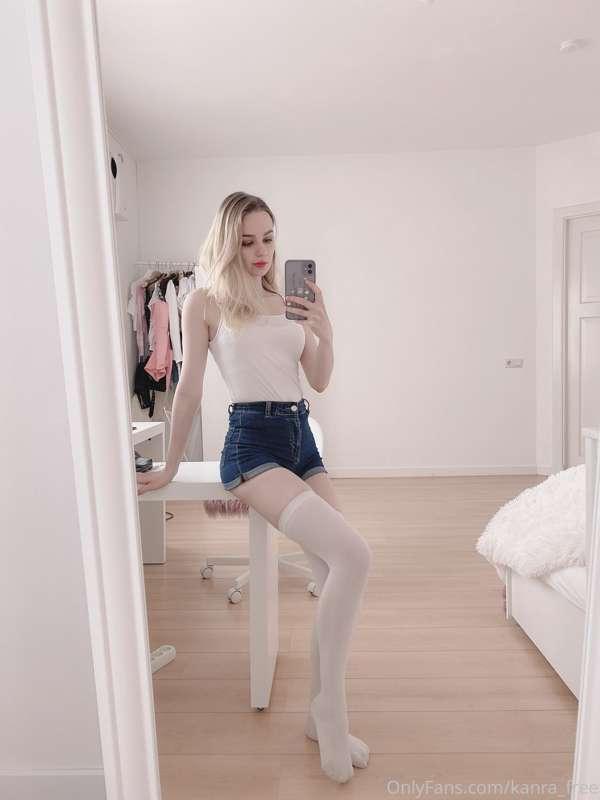 Thicc thighs alarm!!!! 🚨🚨🚨

Free the booty - unlock post 💕