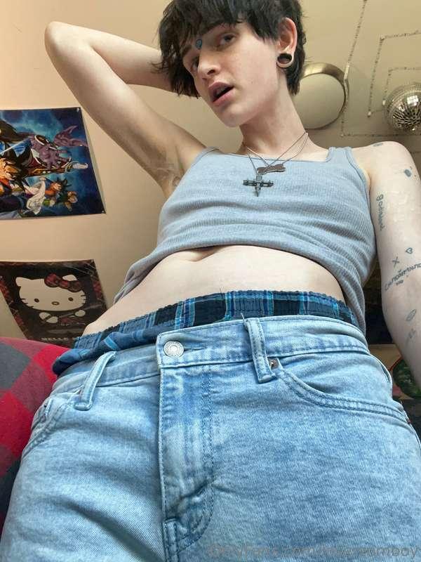 i <3 looking like an emo scumbag 

now go jerk off to my ass..