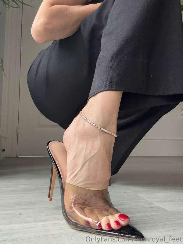 bornroyal_feet image #4