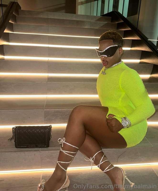 i dont even wanna make it upstairs... just fuck me right her..