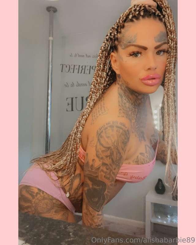 pink to make the boys wink 😜 hows work been baby 👀