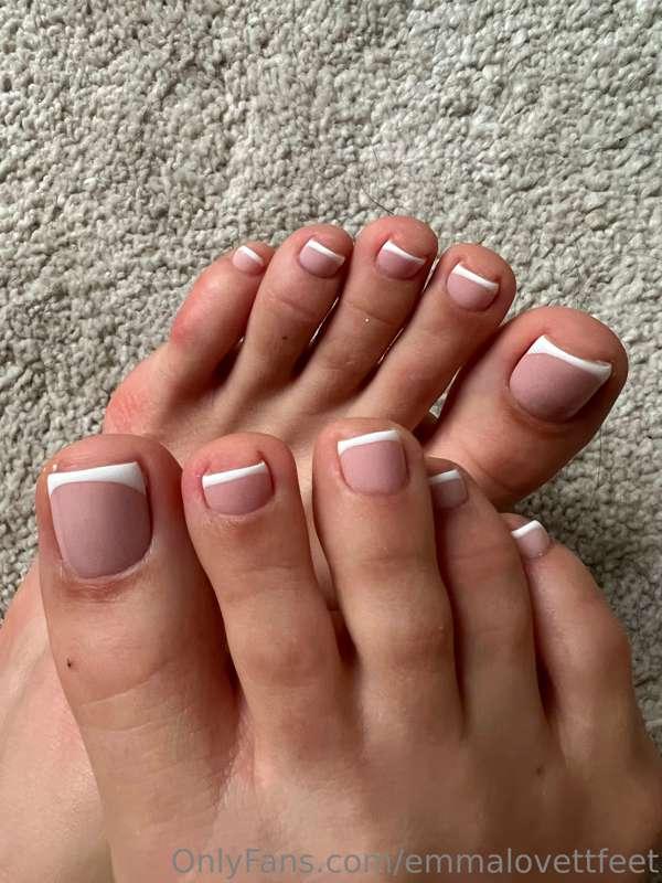 New french tip toes ✨