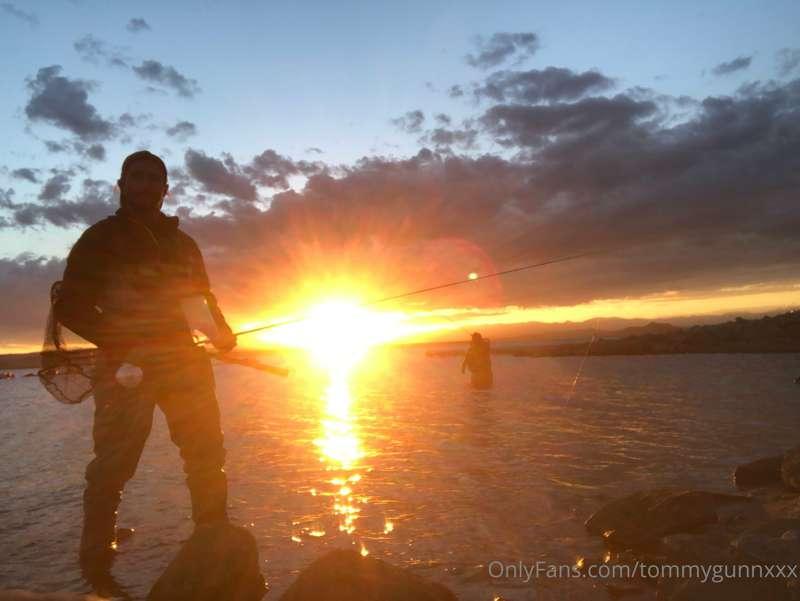 A killer sunset while fishing 🎣