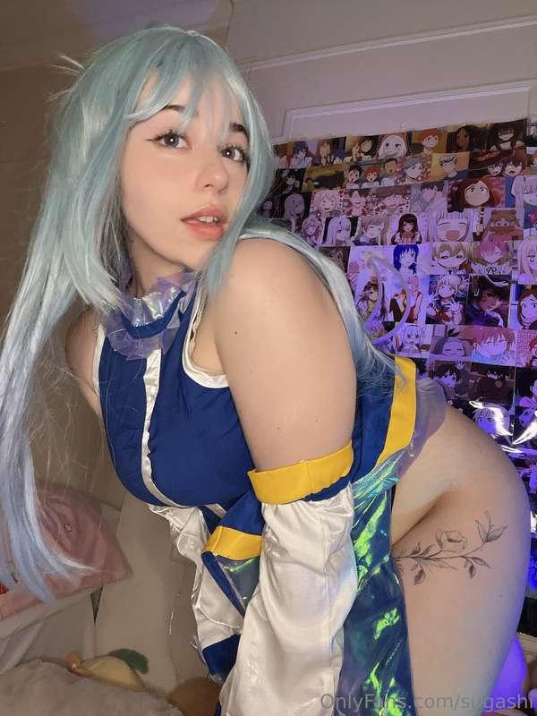 Doing goddess duties, but mostly just looking cute 🌸