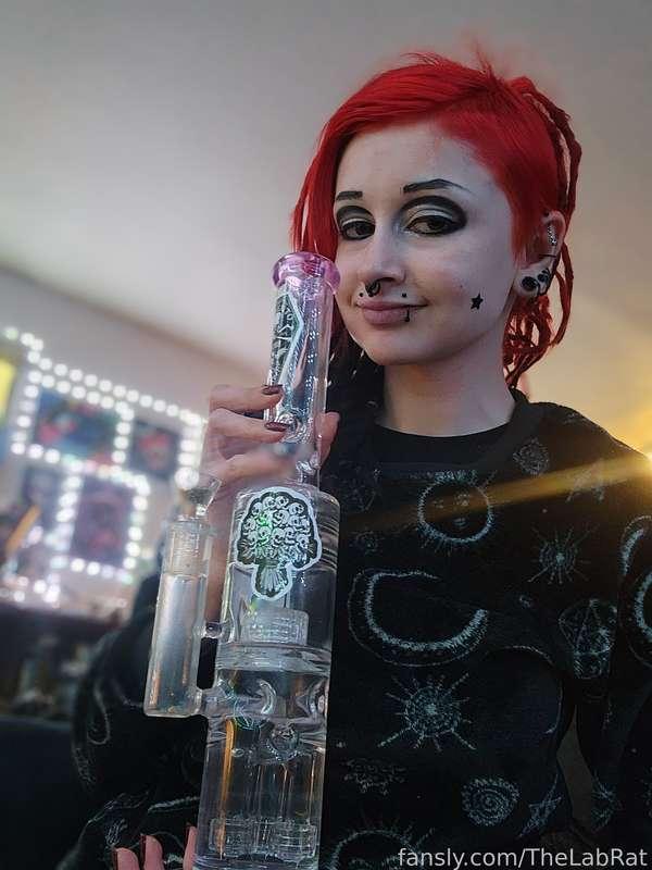 😋I stickered up and test ran my new bong😋



#FYP #SFW #fyp #sfw #alt #goth #petite #420 #bong #weed #stoner #gothic #alternative #piercings