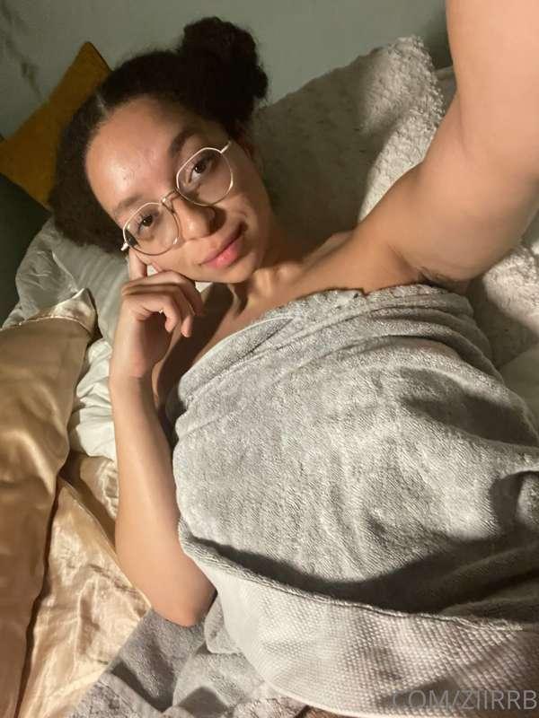 Come to bed with me😏
