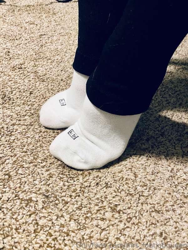 mrs_footjobqueen image #3