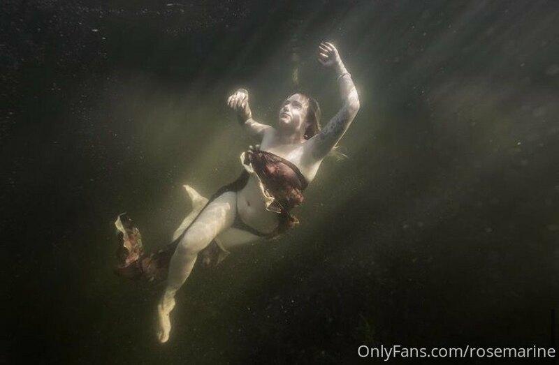 More underwater modelling with photographer Edgar Bullon (go..