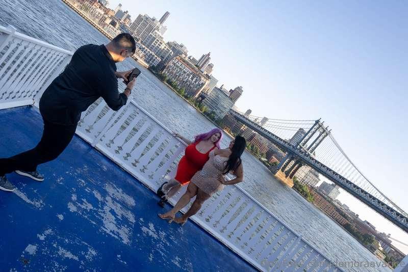 A few shots from the boat party the other night! I didn't ta..