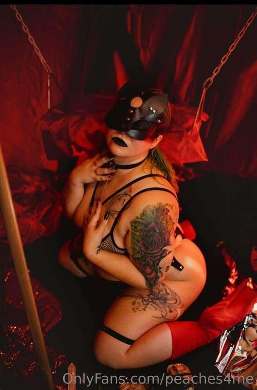🔥 The long anticipated Red Room 🔥