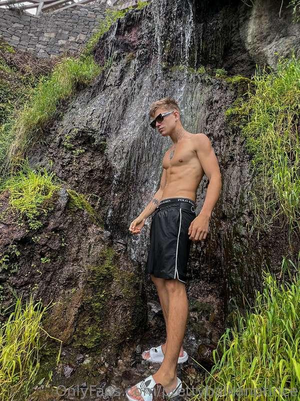 King of the Jungle 😝🤪💦🌴