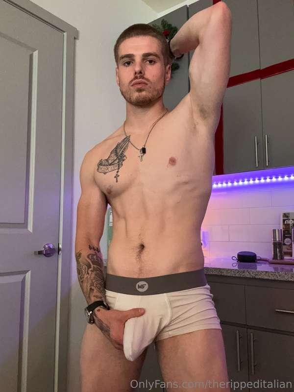 Wanna help me decorate? I’ll decorate your face after😏💦