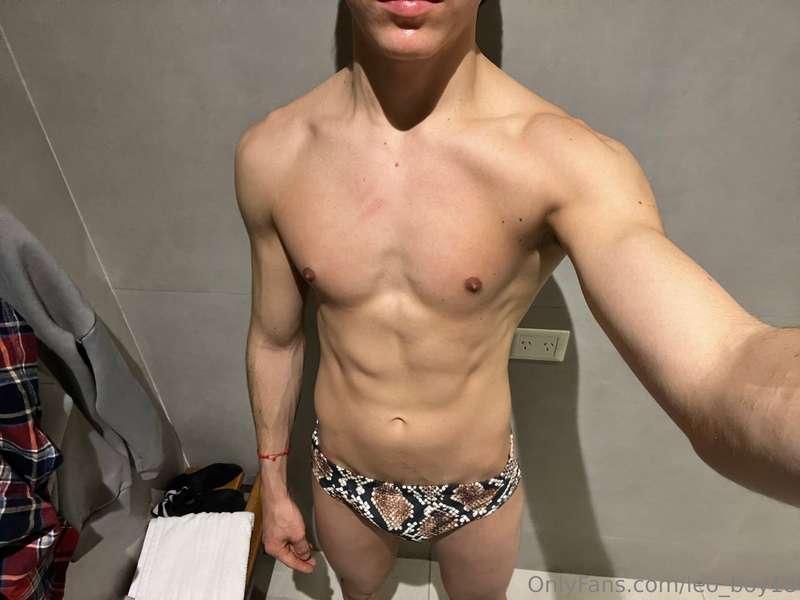 Awake the asleep 🐍 that it’s under my speedos😜