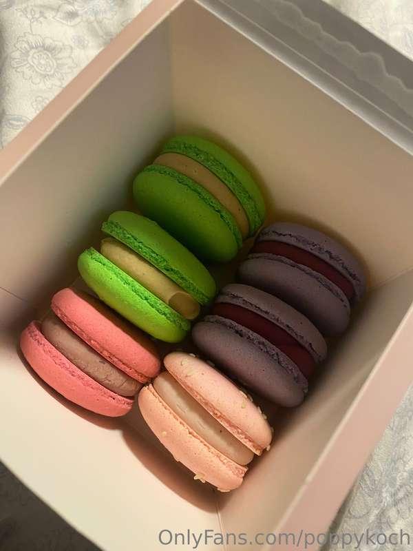 Cover Goddess’ macaroon craving & get some bonus belly in yo..