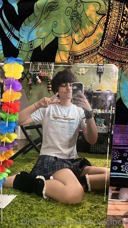 first post on here, heyooo <: