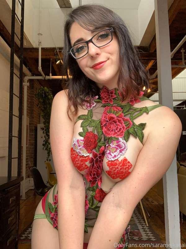 A little boobie squish for you guys ❤️