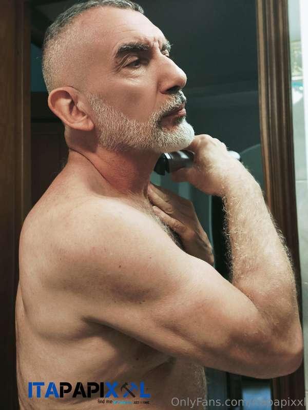Shaving my beard makes me really horny. **Would you like to ..