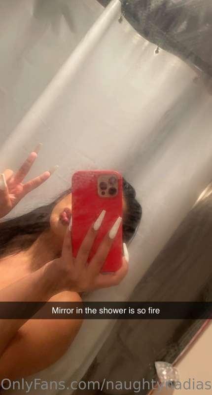 shhhhhh I'm naked 😝🚿