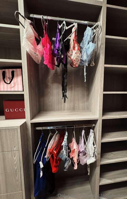 Im ready for the weekend fun, think I overpacked 💋.Which one..