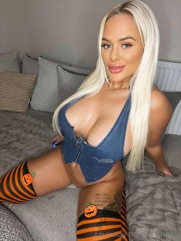 Happy Halloween 🎃 month! X