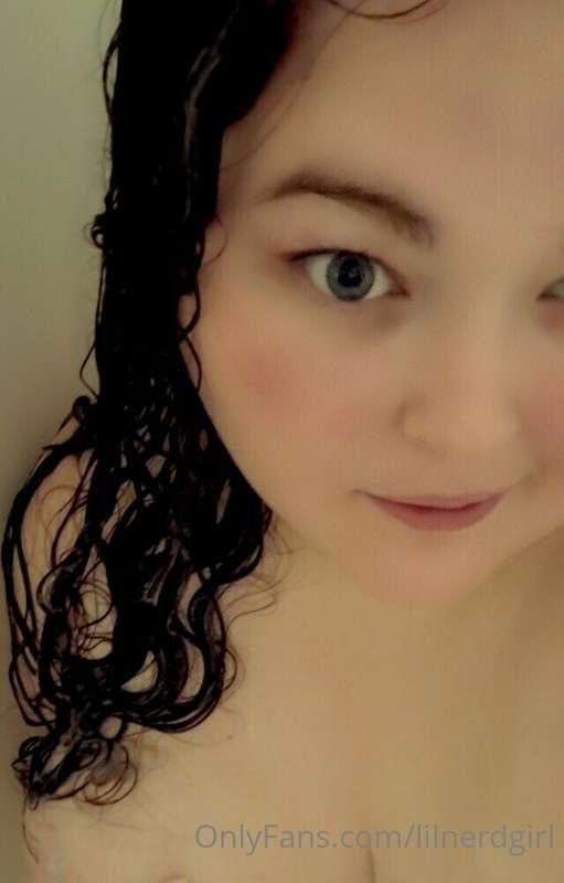 Who wants to see me all soaped up and wet? Short clip includ..