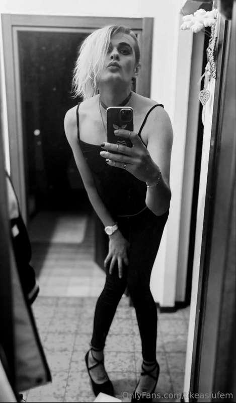Oggi giornata di nero😝🤷🏼‍♀️🍷💅🥰🥹