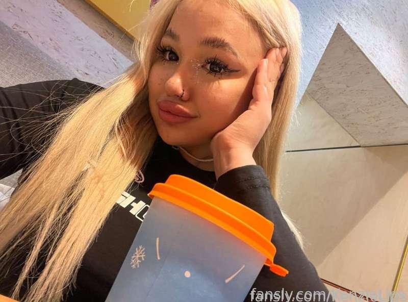 Daddy, I'm ready to offer you a massage🙈


#fansly #blonde #contentcreator #sexy #model  #fanslymodel #altgirl  #naughty #hot #fyp #sexy #pawg