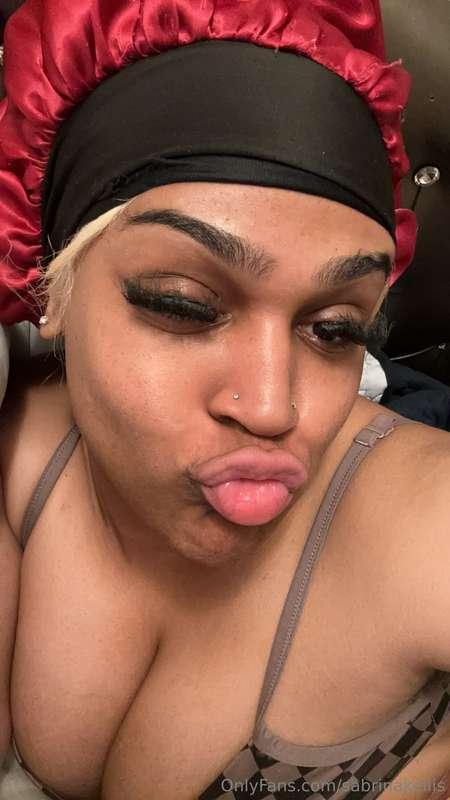 - A natural picture for the fellas that hate make up ☺️