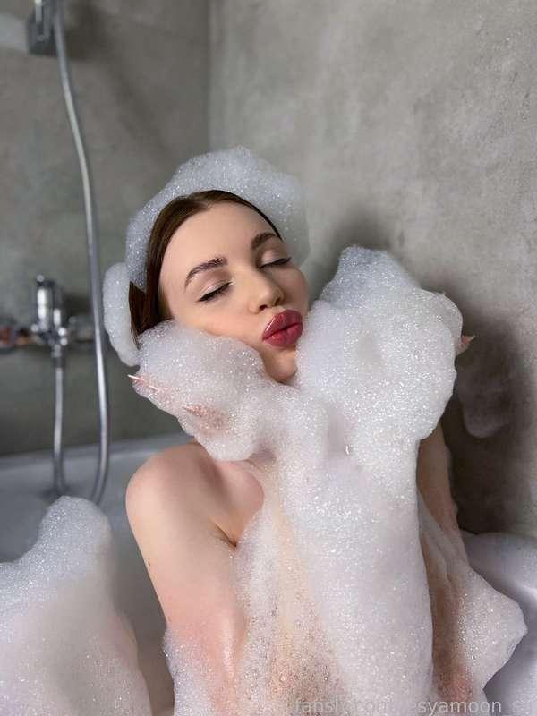 lesyamoon_sg image #1