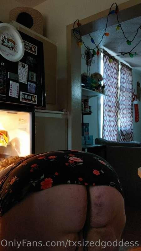 Raiding the fridge like a good fat slut! 🥰