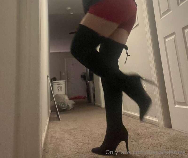 yall like my new boots?🥴