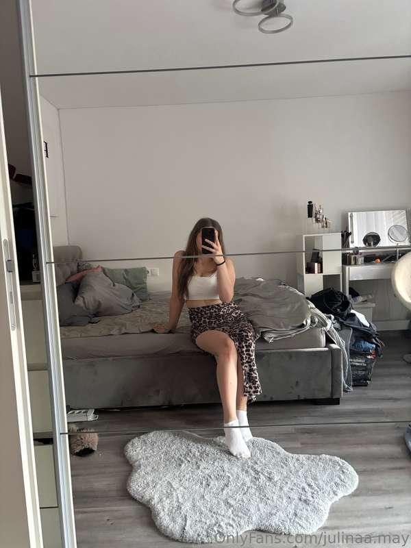 Tell me the first thing that comes to your mind…🙂‍↕️🦶🏼