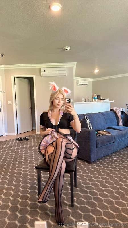 A little bts of today's event outfit😈