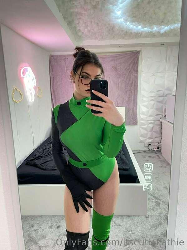 Let me show you my naughty villain side 🖤💚