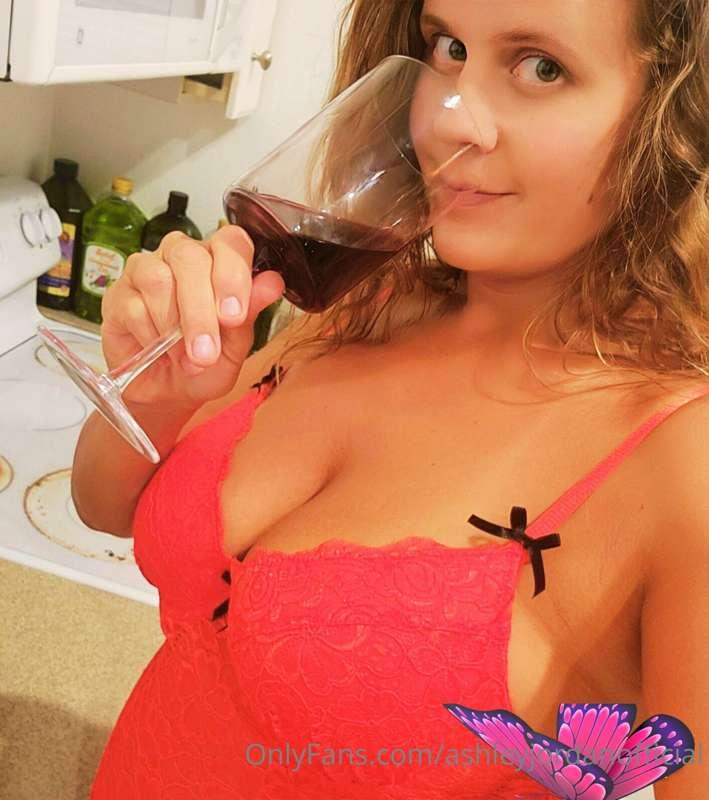 Wine, dinner dates and kisses 🍸🍷🍹🍾🥂🍽