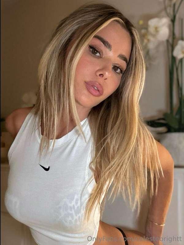 Hiiii who’s on? 💗