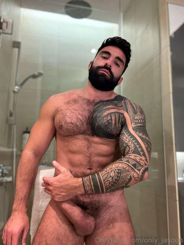 Bulk muscle !! And hard dick !