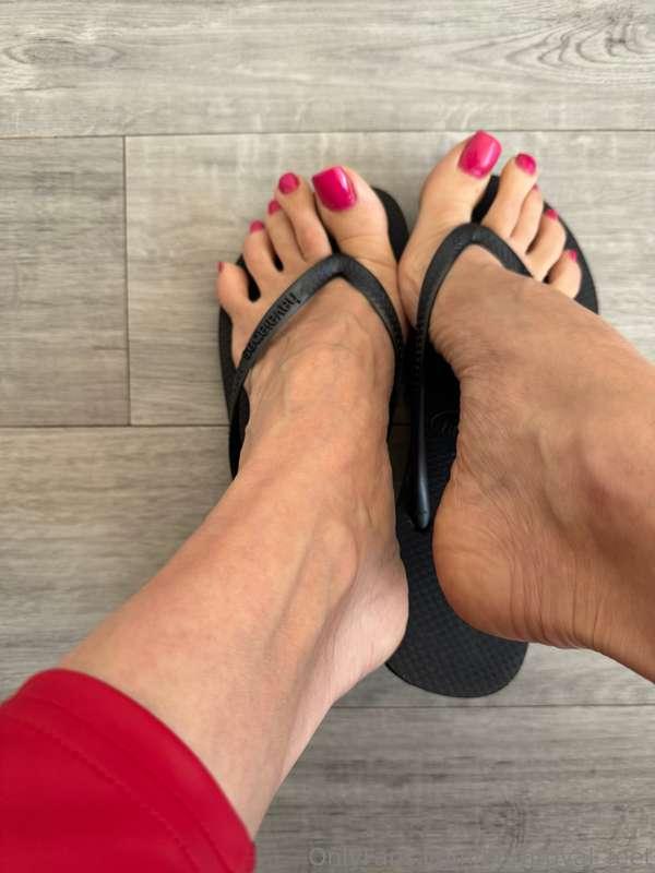 bornroyal_feet image #3