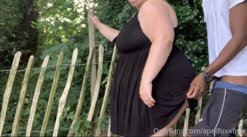 BBW GETS CAUGHT FUCKING OUTSIDE - Watch as I give a blowjob ..