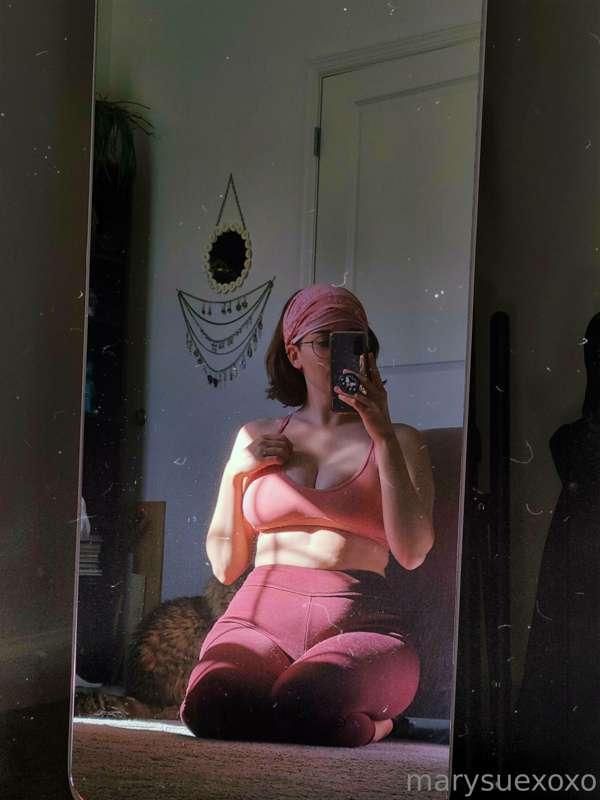 Good morning 😌 Hope this brightens your Monday ❤️ I caught t..