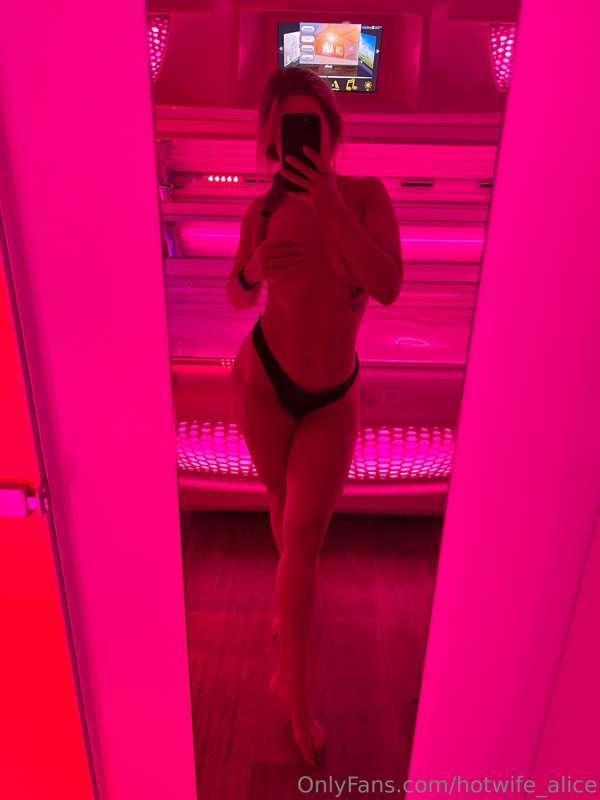Just can’t help check myself out after the sunbed.. somethin..