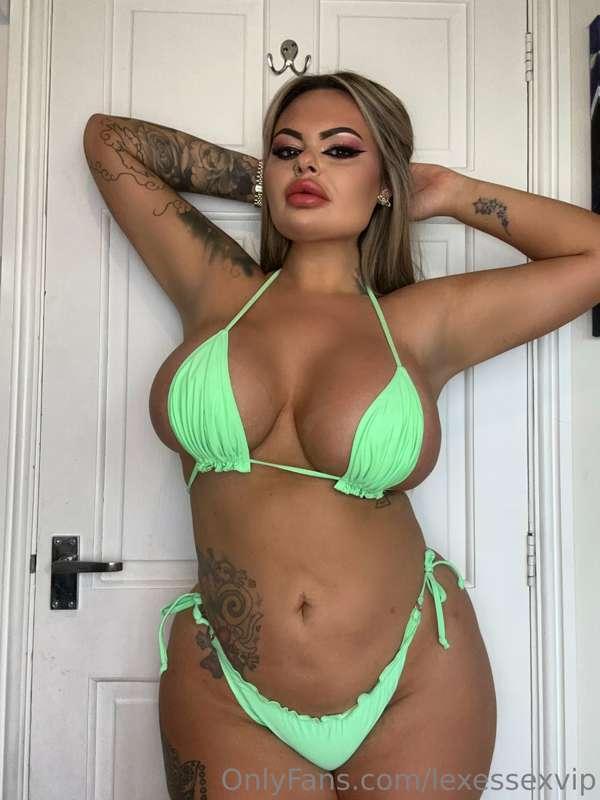 I know my bikini collection makes you feel weak 💦