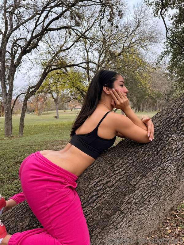 Come take a walk w me? 🤭