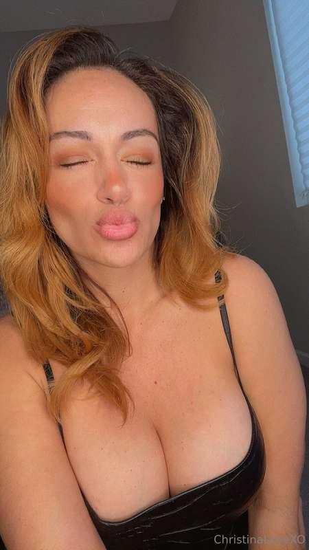 do you want to kiss my lips?❤️💋