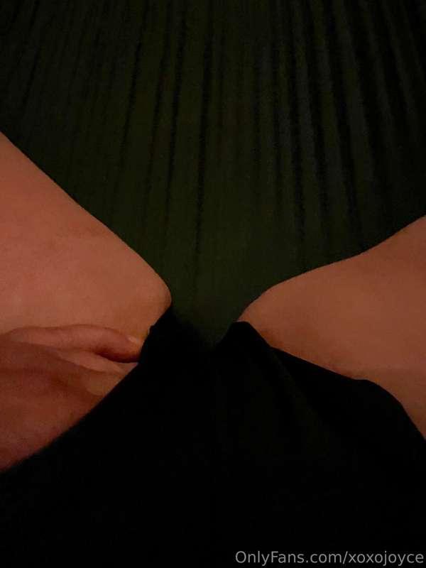 I know you’re dying to see my pretty, tight, wet pussy 😈🐱💦